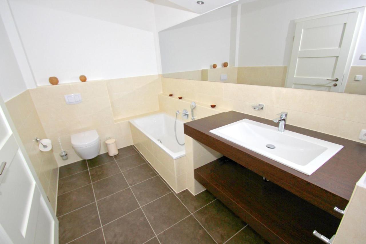 Hafennahe Penthousewohnung Mit Meerblick - Hafenresidenz Lauterbach Fewo 2-7 Buitenkant foto