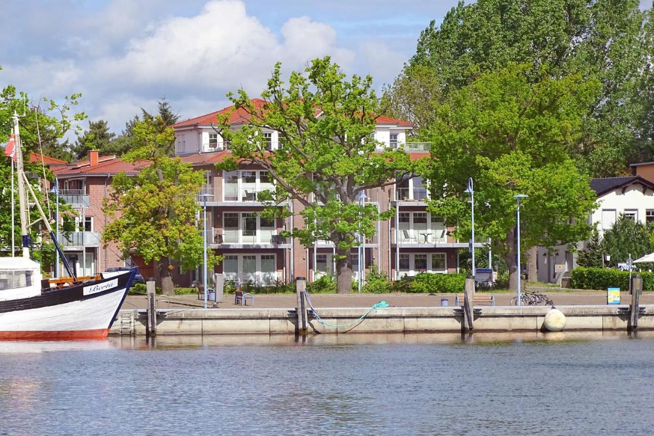 Hafennahe Penthousewohnung Mit Meerblick - Hafenresidenz Lauterbach Fewo 2-7 Buitenkant foto