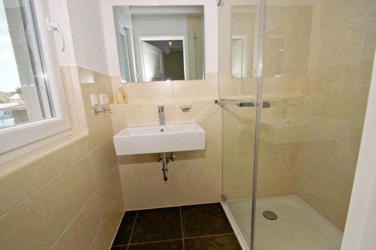 Hafennahe Penthousewohnung Mit Meerblick - Hafenresidenz Lauterbach Fewo 2-7 Buitenkant foto